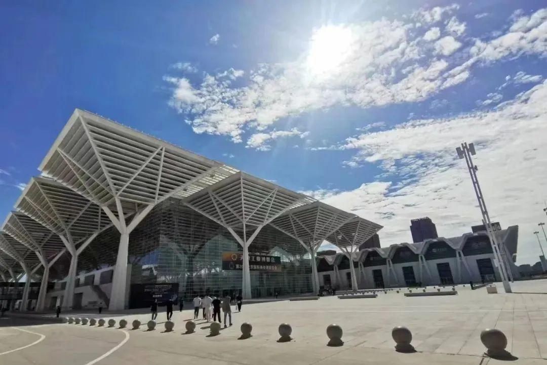 伟德体育 - 综合体育赛事平台|奥体中心相助同伴